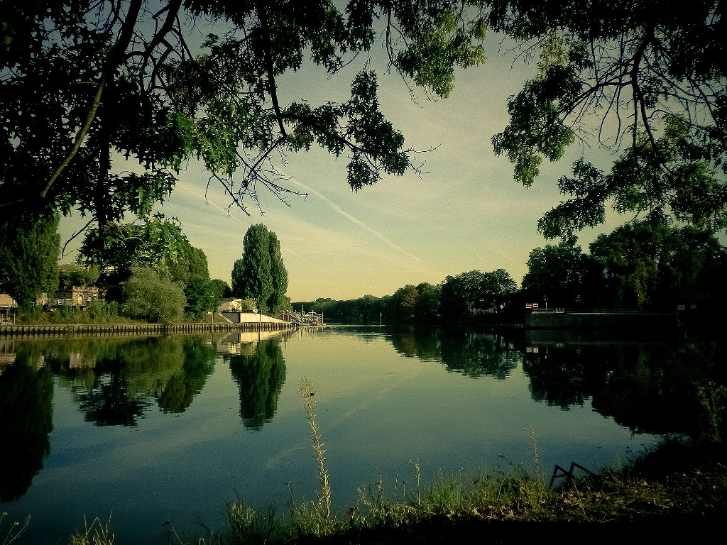 A quiet spot in Joinville-le-Pont │© Sam Nabi