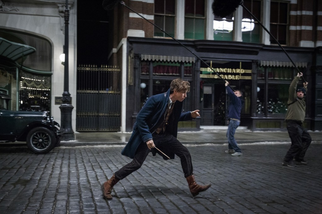 Eddie Redmayne on set for Fantastic Beasts | © Warner Bros.