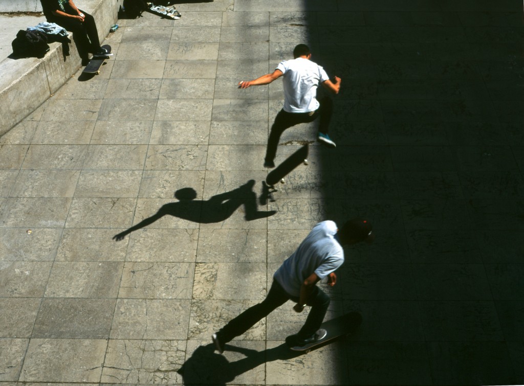 Skateboarders at the Palais de Tokyo │© Clément