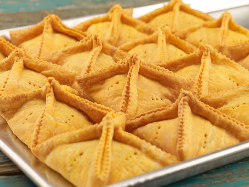 Curried goat patties | Courtesy of Devon House Bakery