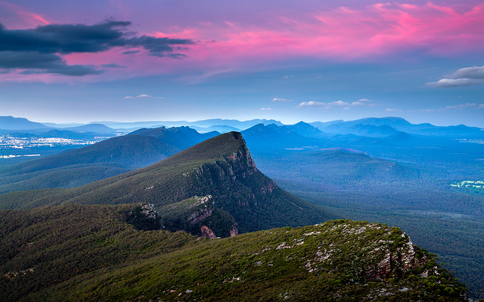 https://cdn.theculturetrip.com/wp-content/uploads/2016/11/grampian_national_park_victoria.jpg