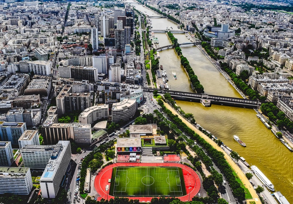 Public stadium in Paris │© tpsdave / Pixabay