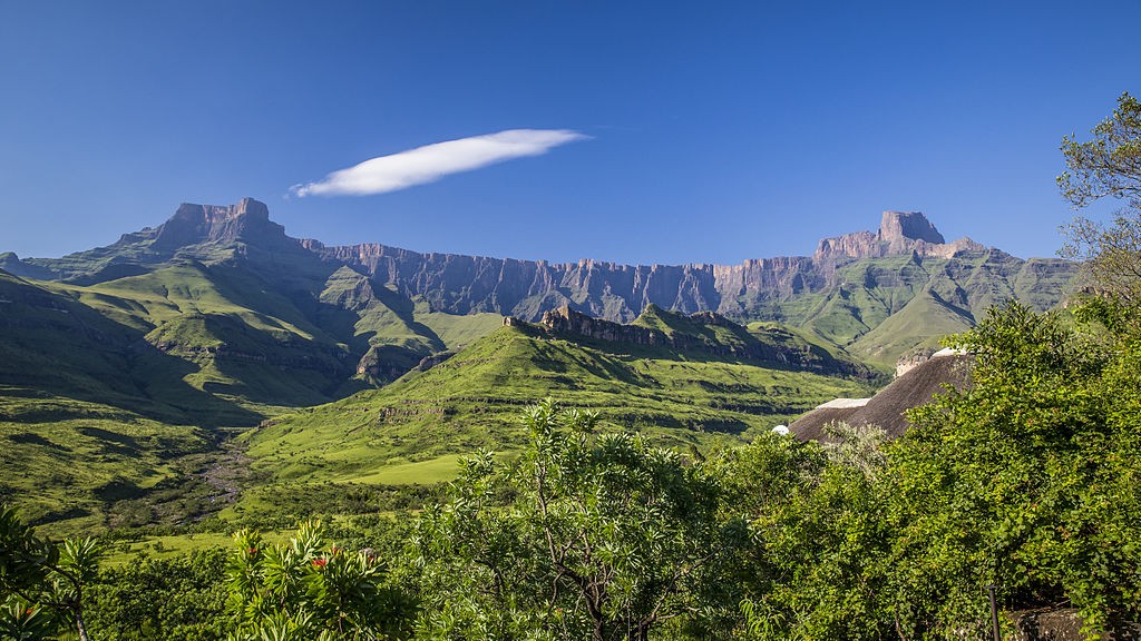 The Amphitheatre, Drakensberg Mountain Range, KwaZulu-Natal © Diriye Amey / WikiCommons