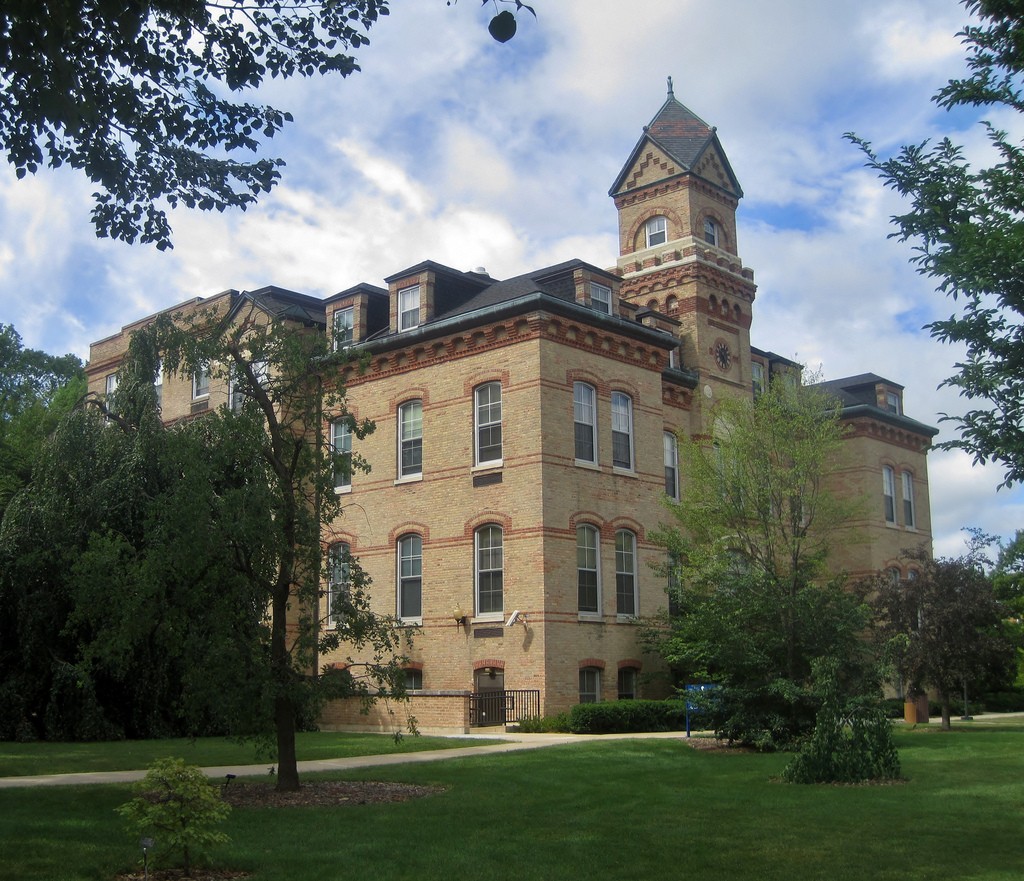 Old Main on Elmhurst College's campus, courtesy of Flickr: