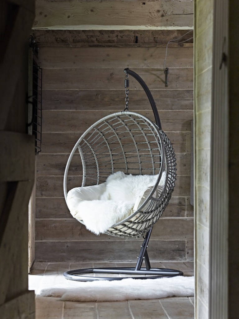 Indoor/outdoor hanging chair