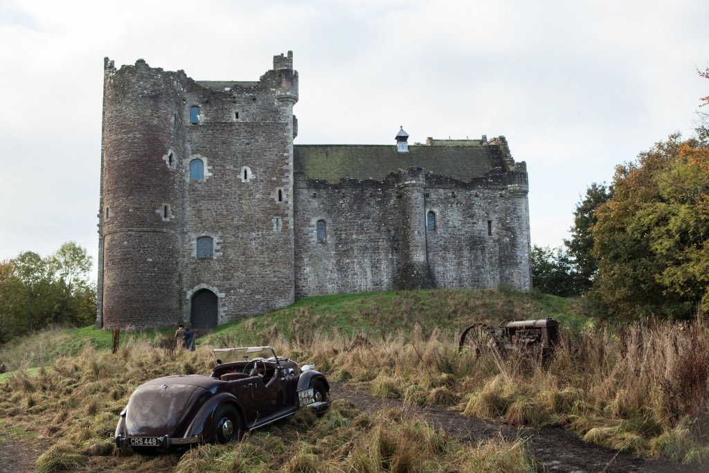1940's Castle Leoch | © Amazon/STARZ