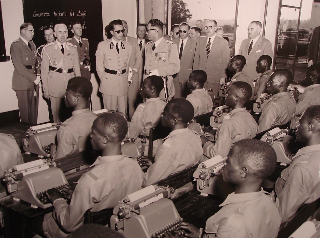 1955: King Baudouin visiting a military school during his trip to the Belgian Congo | © CongoPress - Archives of the Royal Palace, Brussels/Wikimedia Commons