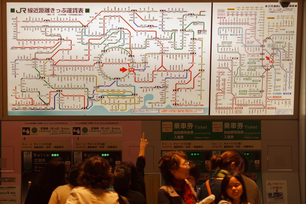 Tourists gesturing at a map of the Tokyo metro | © Petr Meissner / Flickr