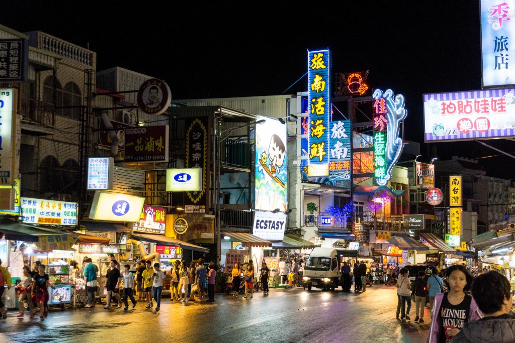 Join the beachside bustle on Kenting Main Street | © David Veksler / Flickr