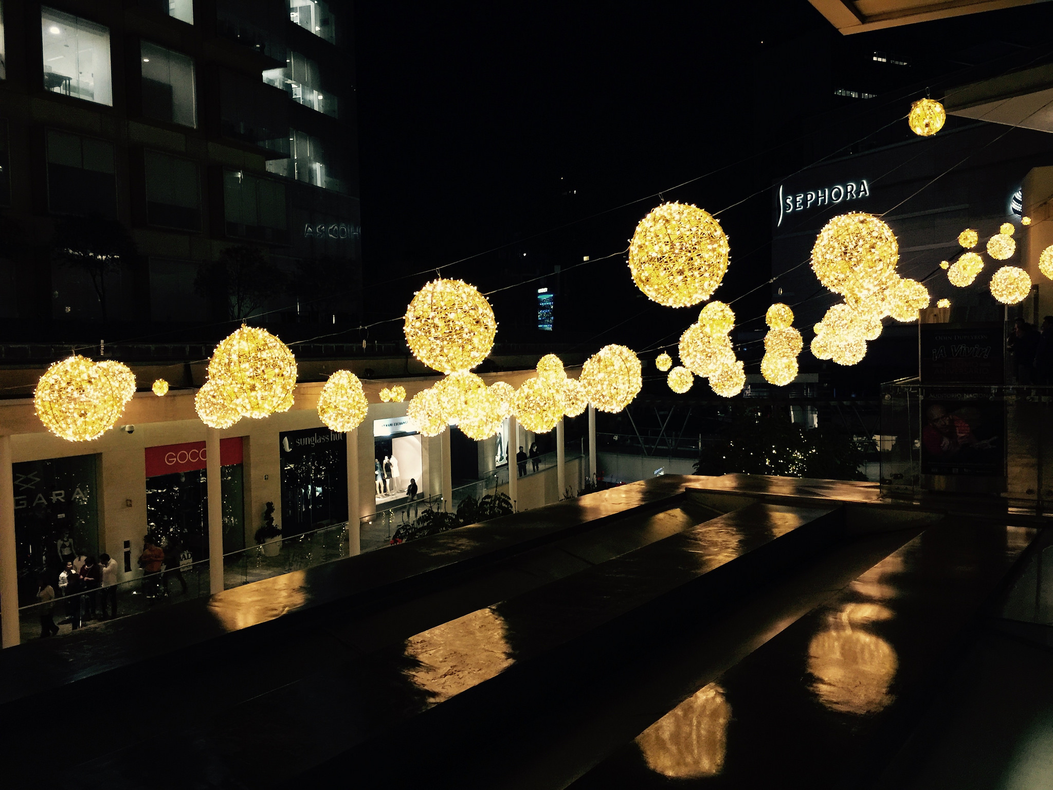 The swanky Antara Fashion Hall by night | © Daniel García Alvarado/Flickr
