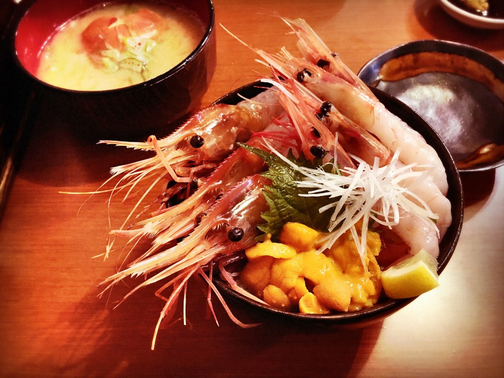Sashimi Meal at Nijo Fish Market | © momo / Flickr
