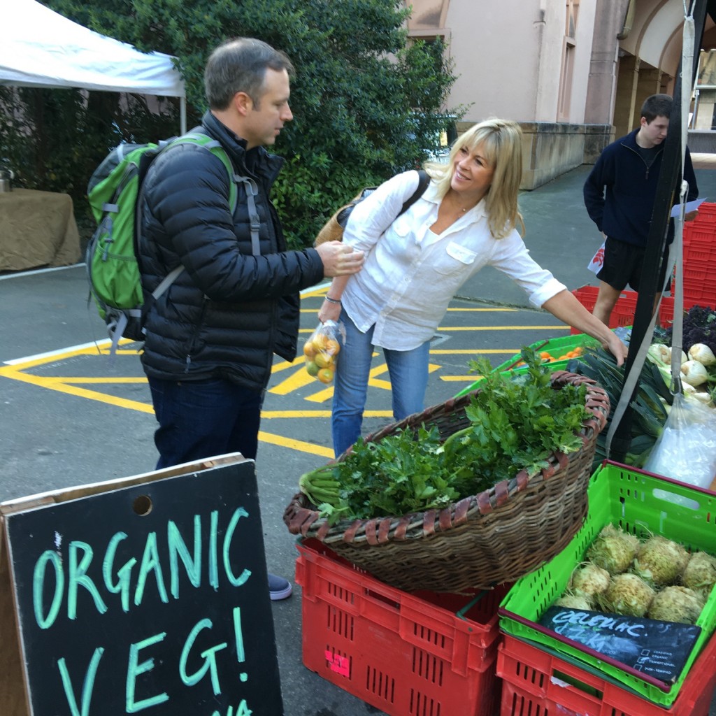 Quick stop at the Thorndon Farmers Market | © US Embassy/Flickr