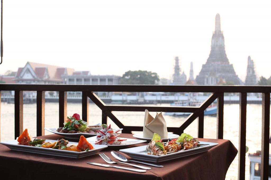 It's hard to choose between the view and the food at The Deck at Arun Residence | © Courtesy of Arun Residence