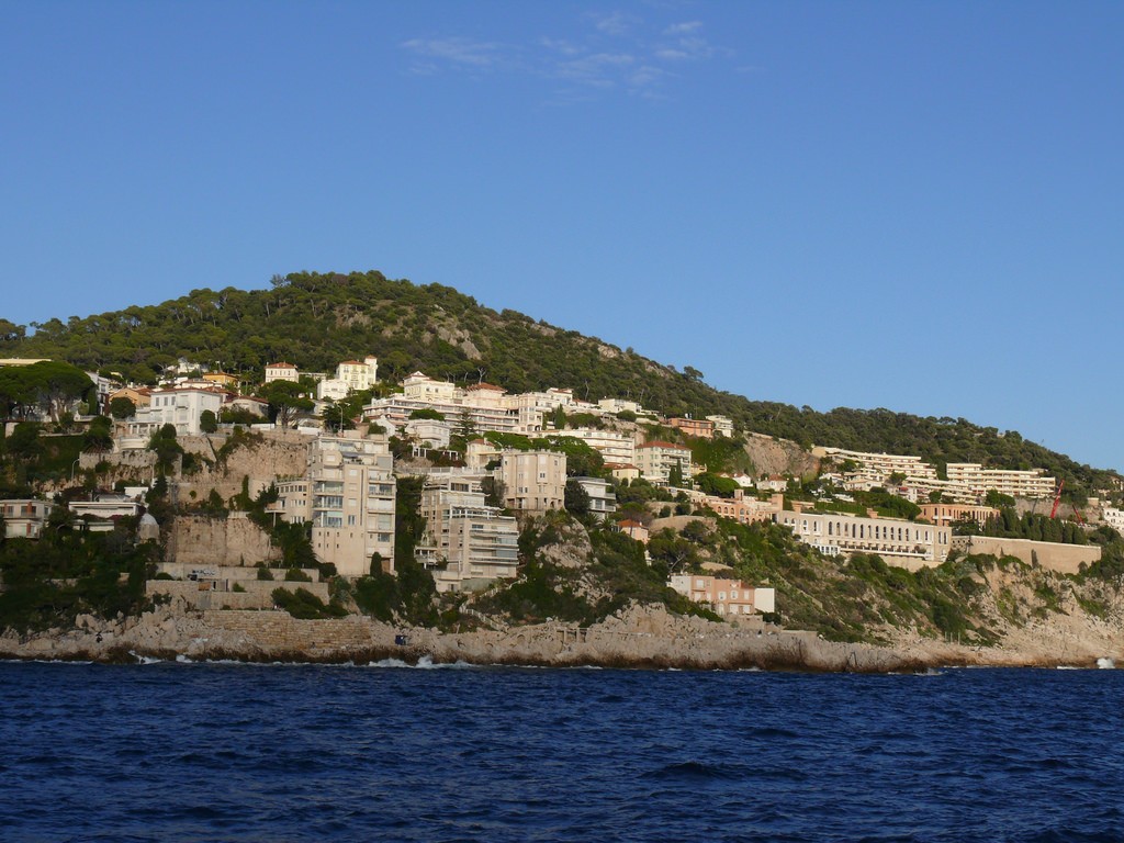 Mont Boron is the hill next to East, which offers amazing, romantic views across the bay | © Yasuhiro Chatani/flickr