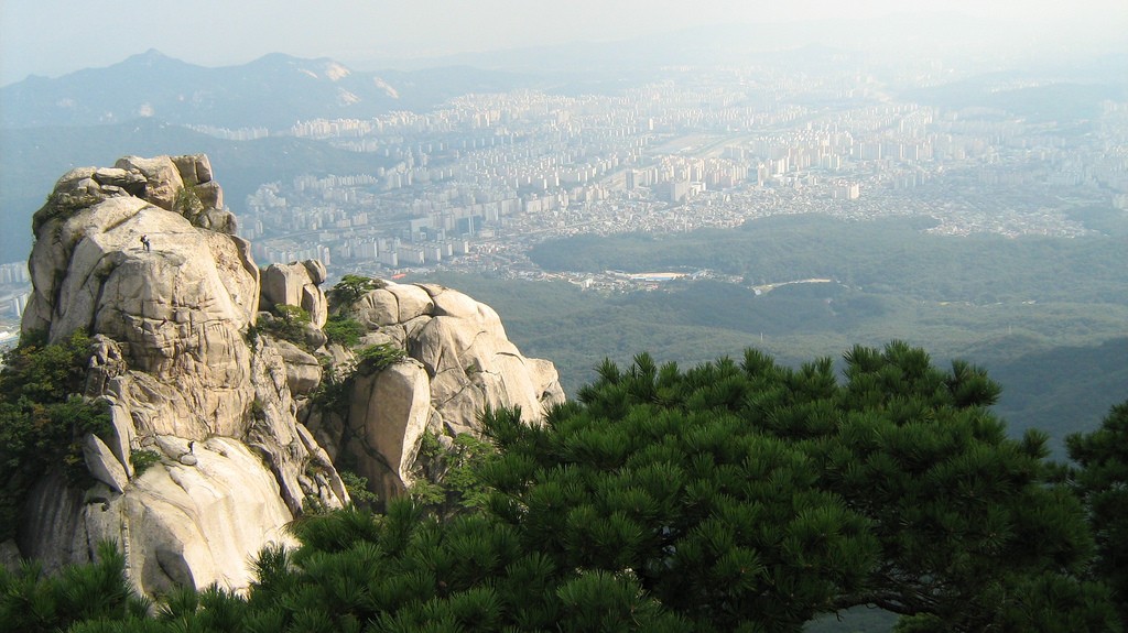 Bukhansan | © Col Ford and Natasha de Vere / Flickr