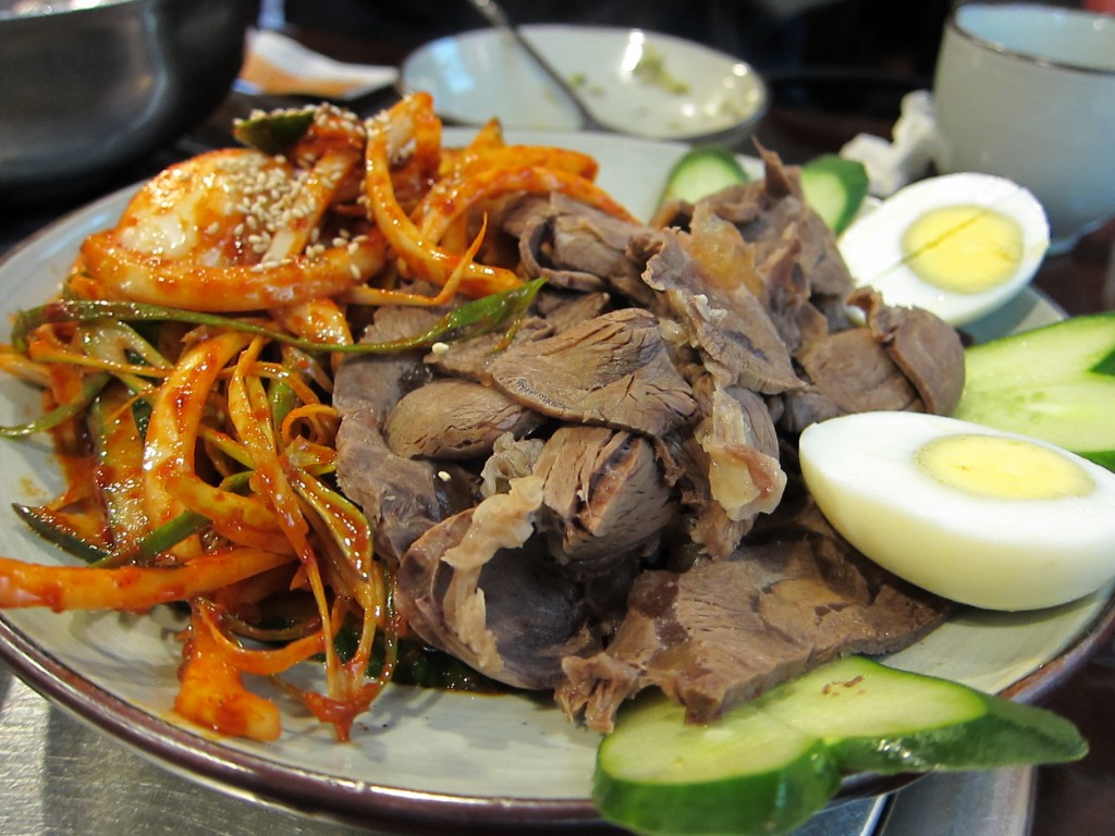 Braised, sliced Hanu beef shanks | © Eugene Kim / Flickr