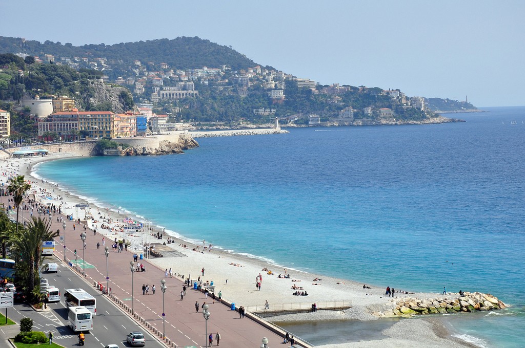 Le Meridien Hotel has amazing views over the Promenade des Anglais in Nice from its rooms and restaurants | © rhodesj/flickr