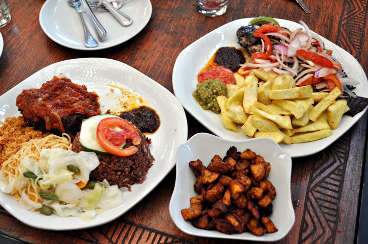 Waakye with fried plantain © Mac-Jordan Degadjor