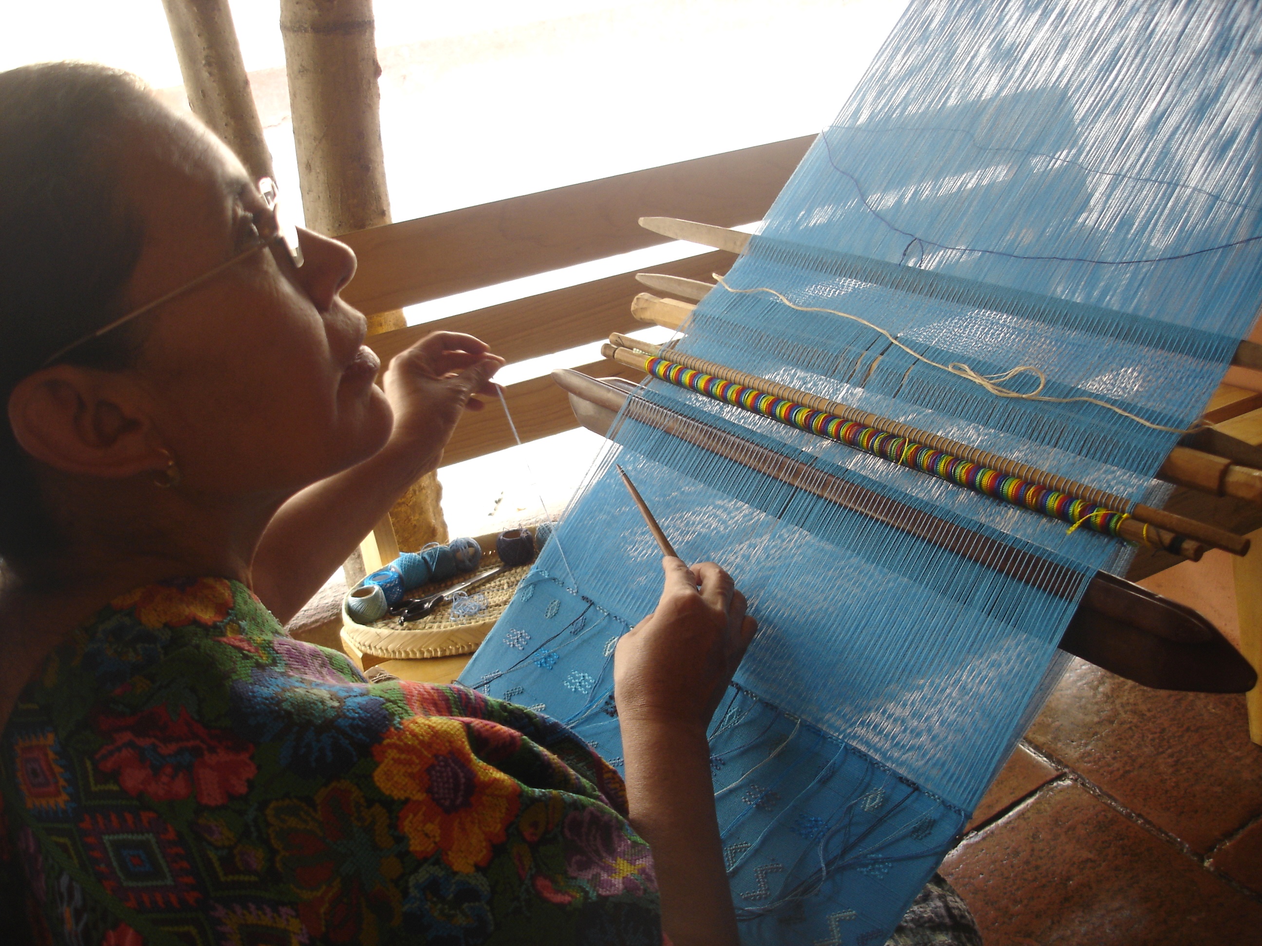 An artisan creating a traditional huipil | © David Amsler/Flickr