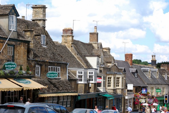 Burford High Street | © David E Smith / Flickr