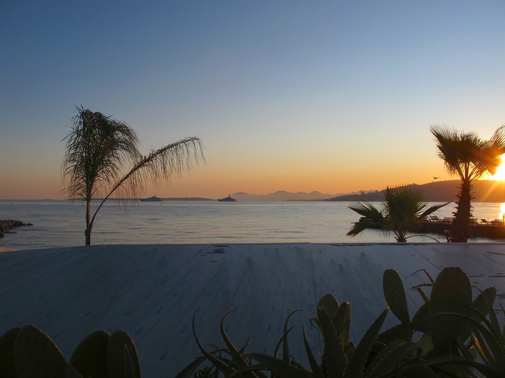 Propose in nearby Juan-les-Pins to really blow the budget | © Theo K/flickr