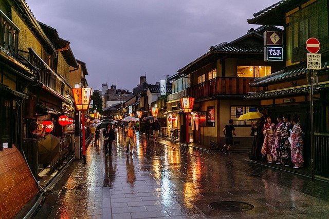 Gion street life