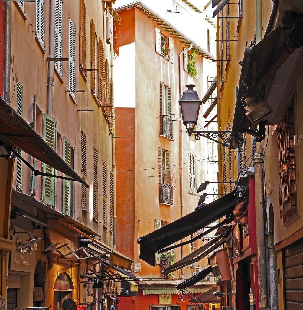 Nice's old town is the place to wander the streets, look at the shops and have a little something to eat | © hpgruesen/pixabay