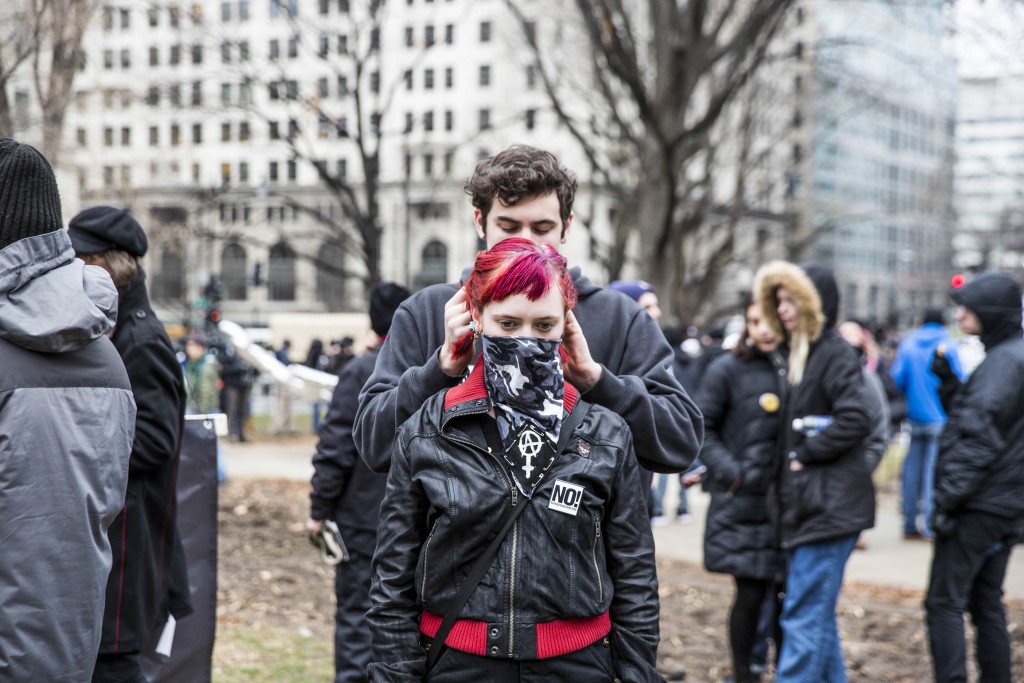 Protesters at McPherson Square help each other prepare to march towards the Mall. | © Amanda Suarez