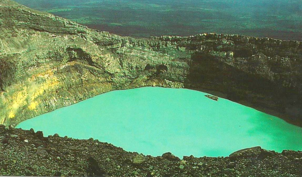 Crater of Rincon de la Vieja/Noe Alfaro/Flickr