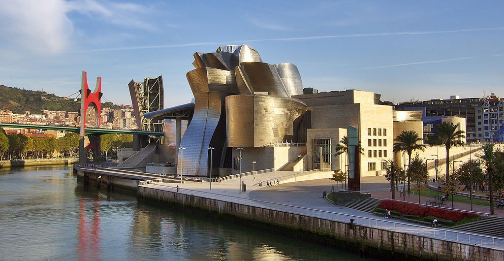 <a href="https://commons.wikimedia.org/wiki/File:Guggenheim_museum_Bilbao_HDR-image.jpg" target="_blank" rel="noopener noreferrer">Guggenheim Museum Bilbao | © Phillip Maiwald/Wikimedia Commons</a>