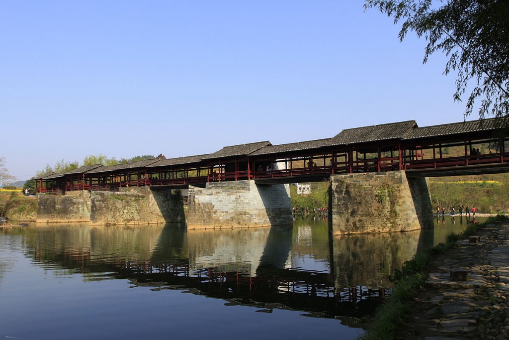 Rainbow Bridge|©zhangzhugang/Wikimedia commons