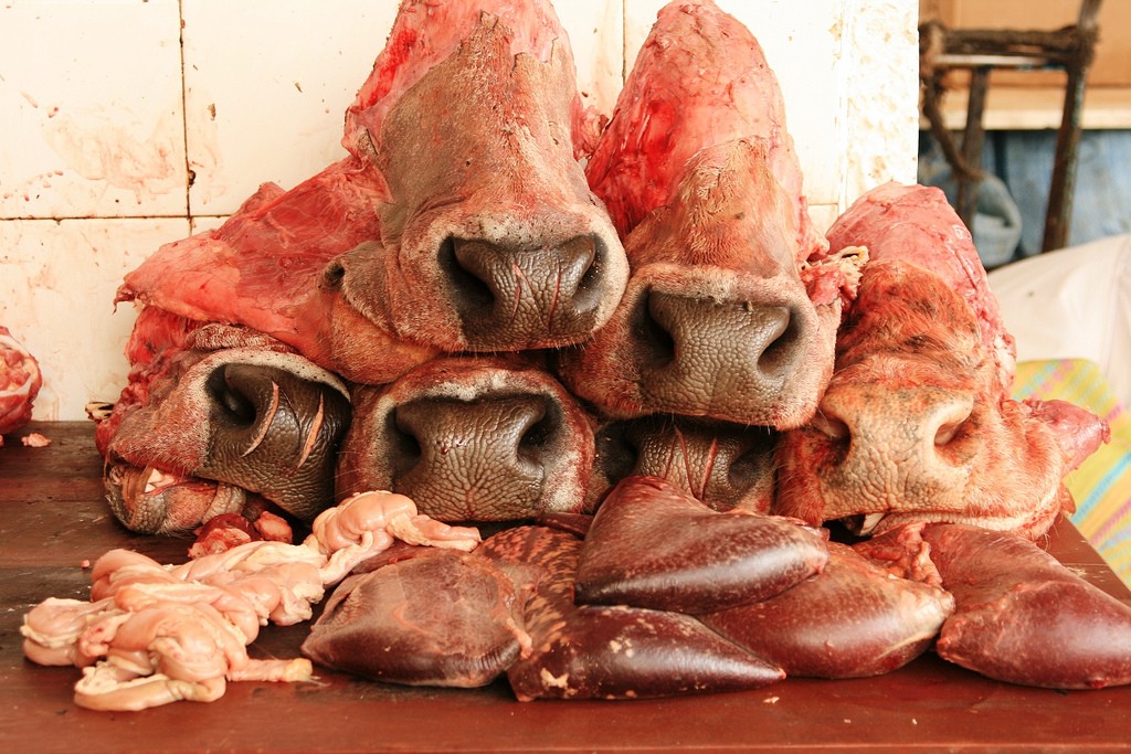 Pigs snouts in Mercado Central | © Carlos Adampol Galindo/Flickr
