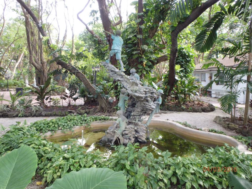 Cauley Square Fountain | osseous/Flickr