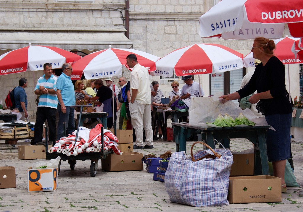 Market traders at © Gunduliceva Poljana