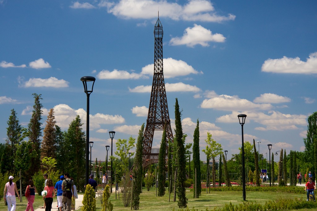 No, this isn't the Eiffel Tower in Paris, it's a replica in Parque Europa | © Mario Sánchez Prada
