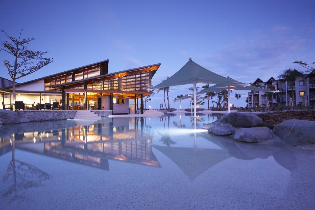 Radison Blu Resort, Denarau, Fiji | Courtesy of Traveloscopy / Flickr