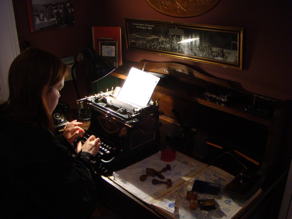 Typing | © Karen Mardahl / Flickr