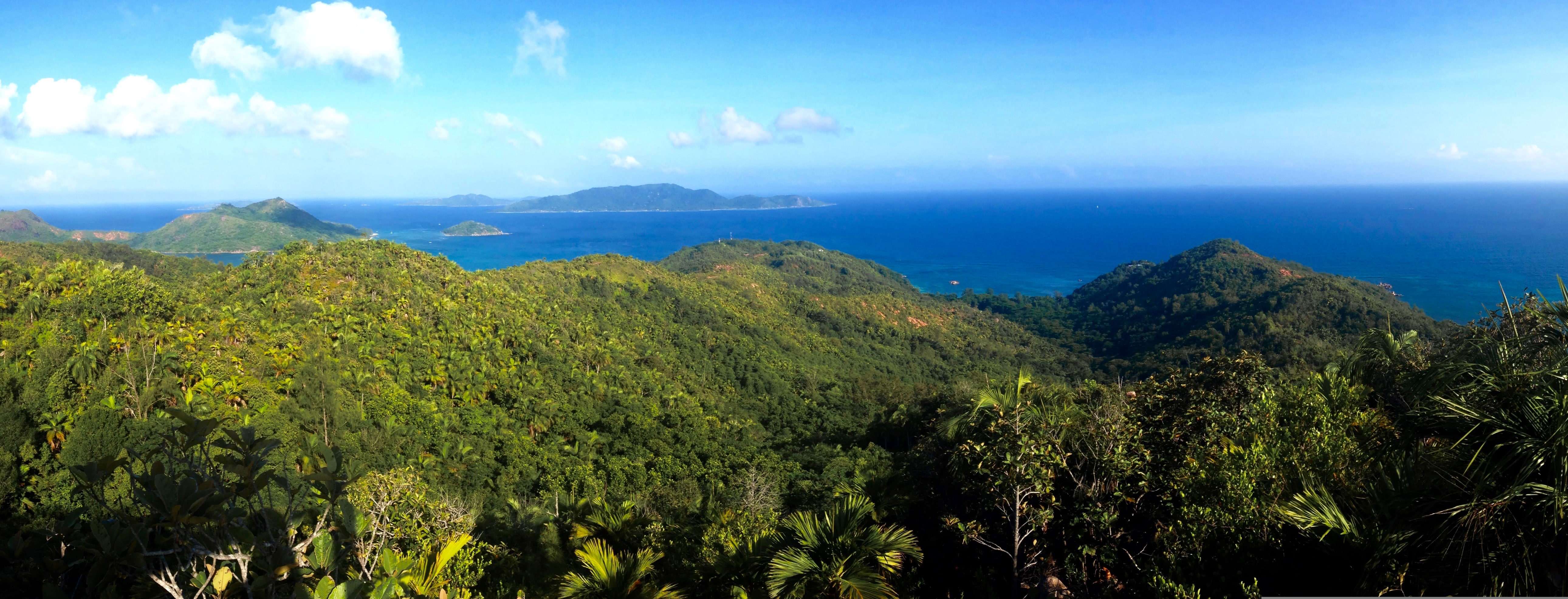 Stunning views across praslin and beyond. |©oliver quinlan