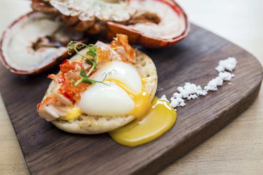 Lime Restaurant Super Lunch Sunday Lobster Eggs Benedict with 65 Degree Sous-Vide Egg | Courtesy of ParkRoyal at Pickering