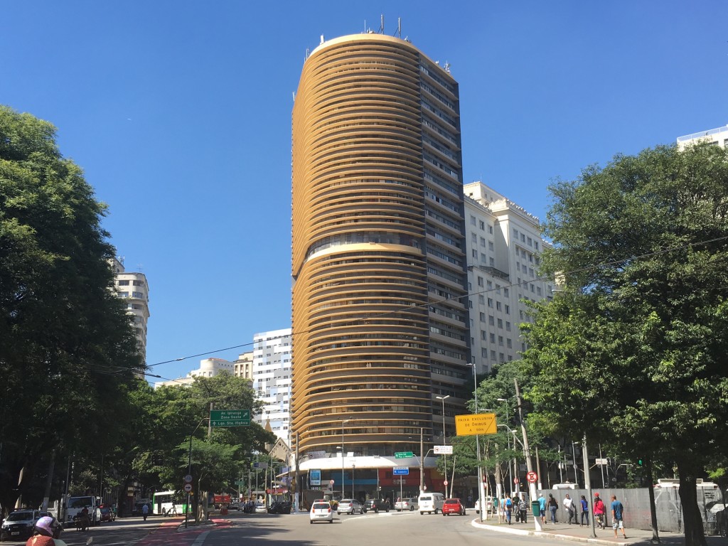 Edificio Montreal designed by Oscar Niemeyer© Lise Alves