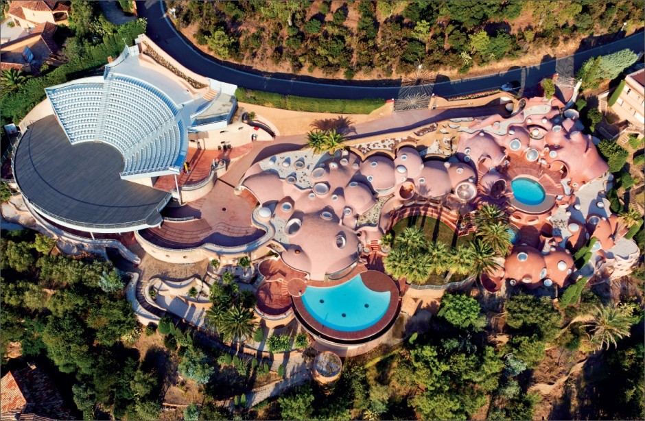 The Palais Bulles, Cannes is a labyrinth of bubble buildings | © Remy Fay