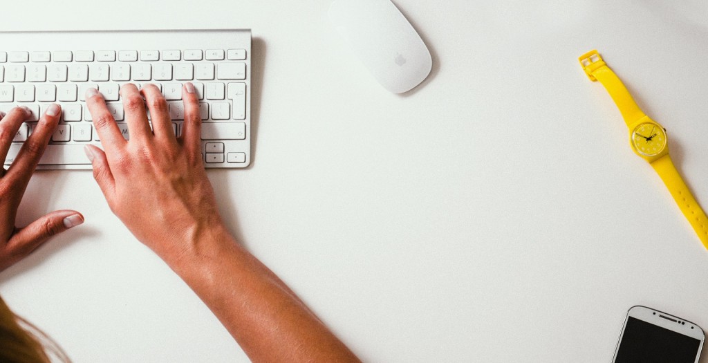 Typing on keyboard │© Life-Of-Pix / Pixabay