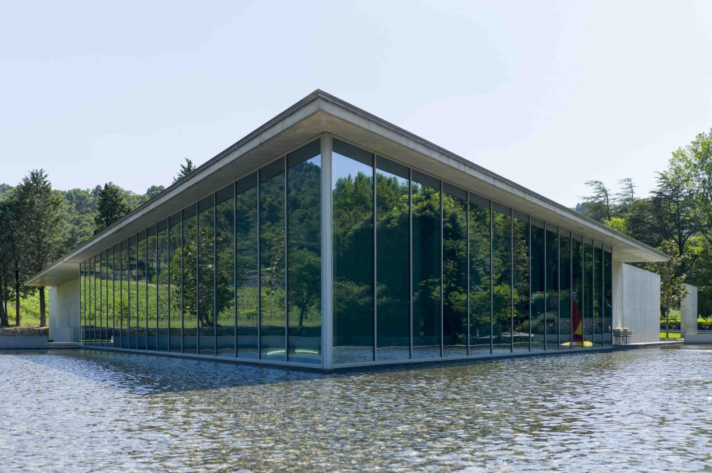 The Tadao Ando arts centre is the main focus upon arrival, hiding the underground car park with a large infinity pool and housing the restaurant, welcome centre and shop | © Andrew Pattman