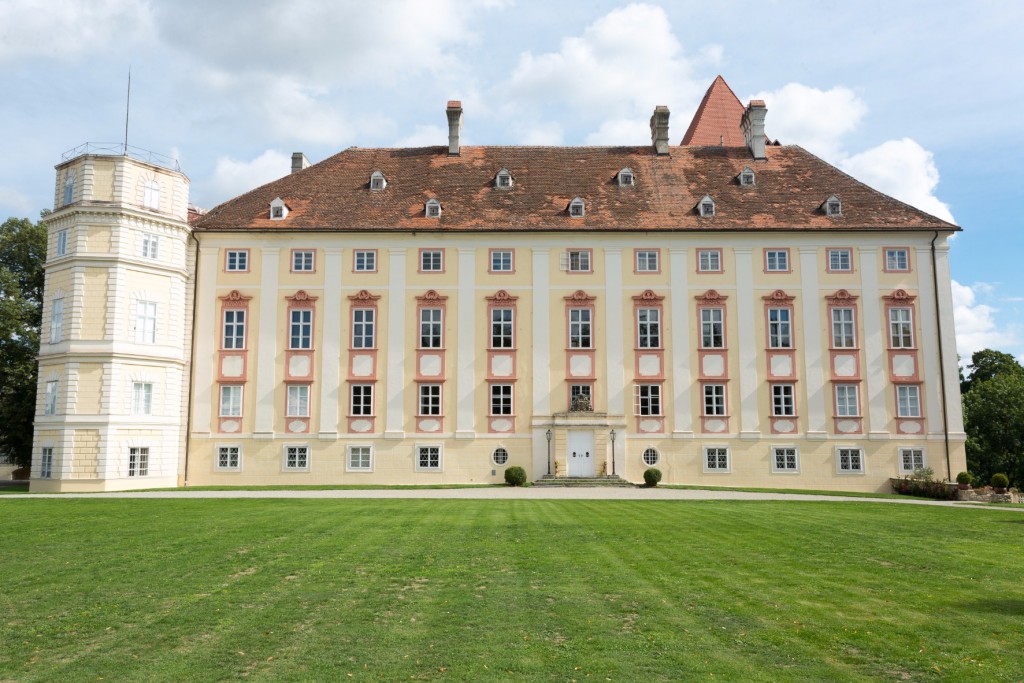 Horn Palace as seen from the garden | © KatharinaSchiffl