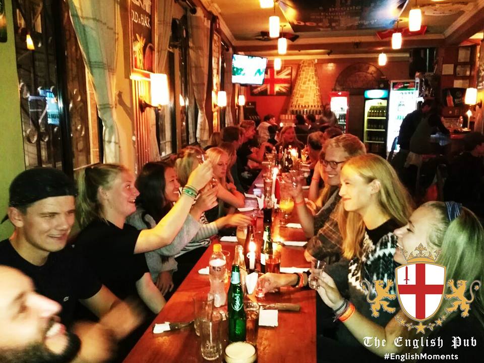 Dinner at English Pub | © English Pub/Facebook