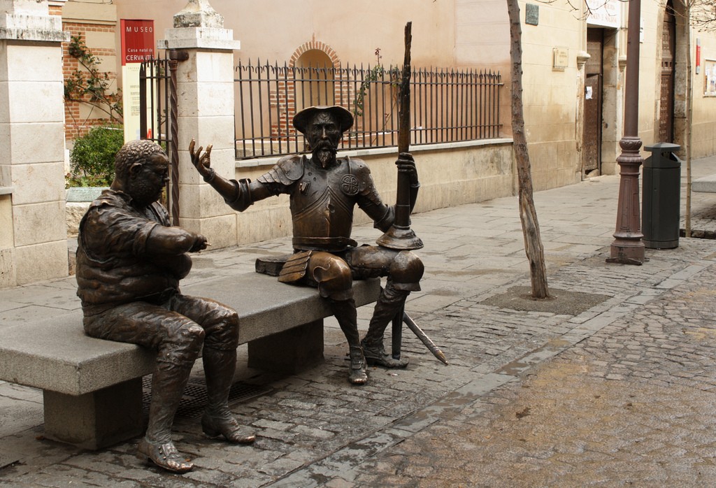 A statue of Don Quijote and Sancho outside of the Cervantes Museum | © M.Peinad/Flickr
