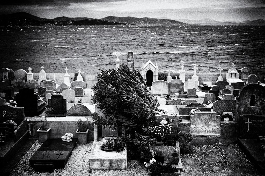 The cemetery at St Tropez sits right on the coast | © Gential Lambert/Flickr