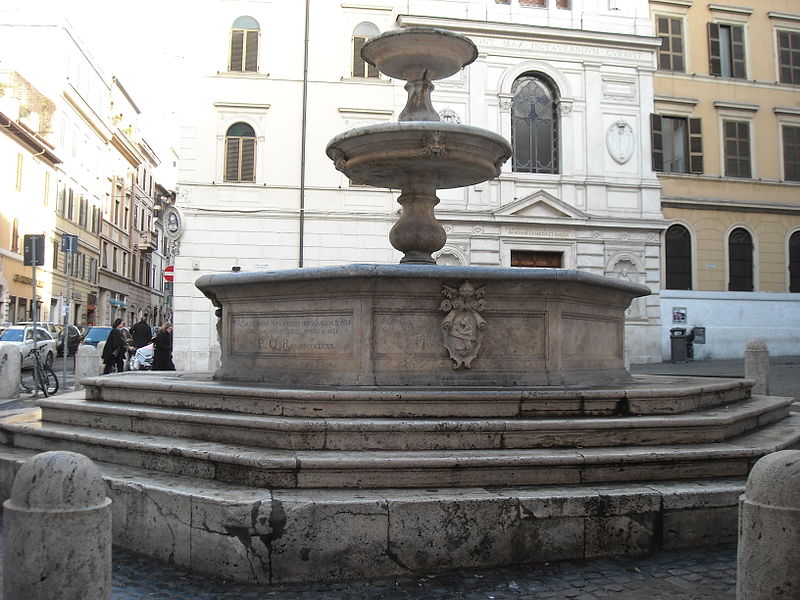 La fontana di piazza della Madonna dei Monti | © Galzu