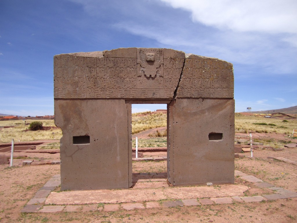 Sun Gate at Tiwanaku | © AHLN/Flickr