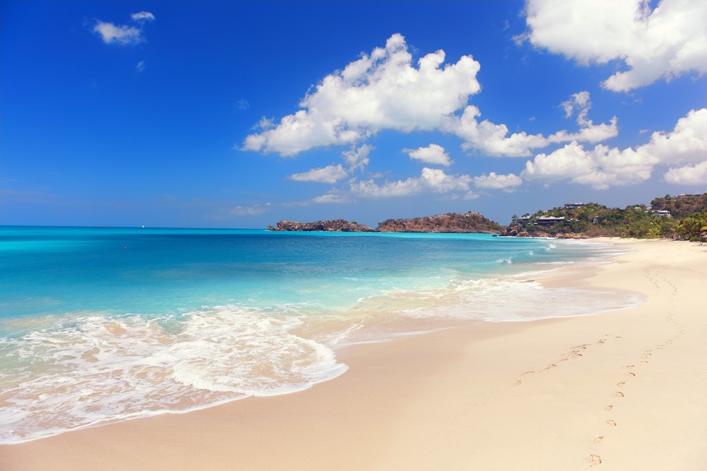 Foot prints on a beautiful beach, Antigua |© Henrik Winther Andersen/Flickr